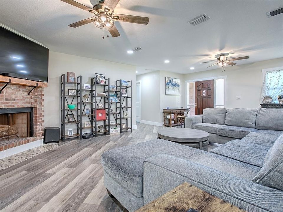 На продажу: $744,000 (4 спален, 3 ванн, 2007 Квадратных фут)