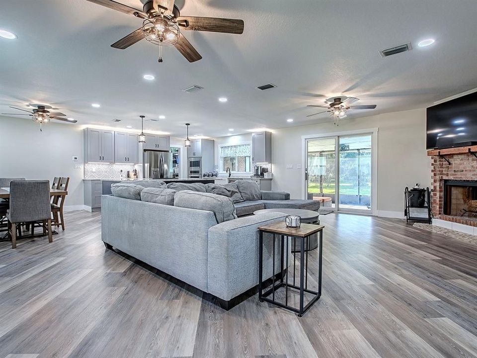 На продажу: $744,000 (4 спален, 3 ванн, 2007 Квадратных фут)