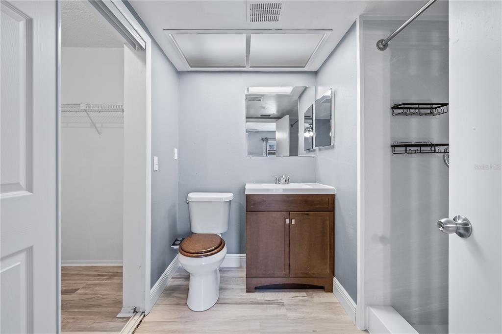 Activo con contrato: $137,900 (2 camas, 2 baños, 1191 Pies cuadrados)