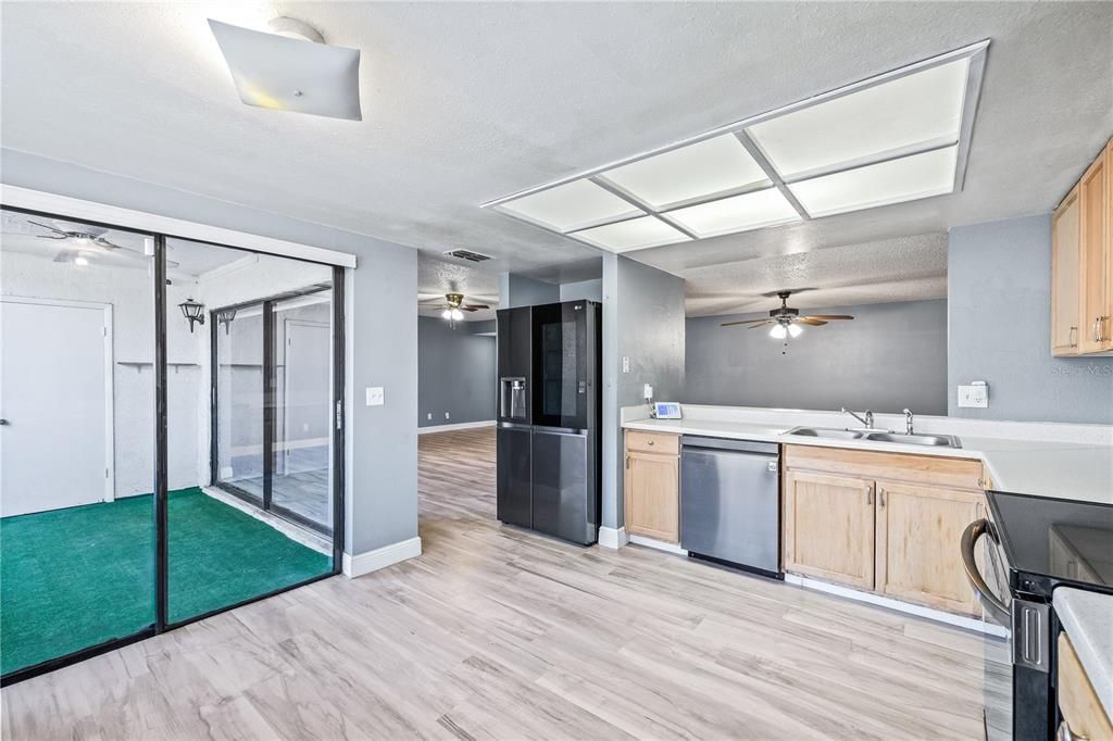 Activo con contrato: $137,900 (2 camas, 2 baños, 1191 Pies cuadrados)