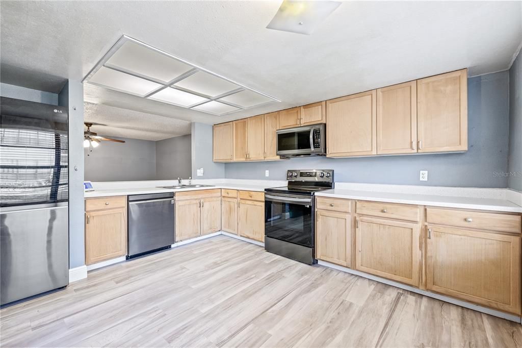 Activo con contrato: $137,900 (2 camas, 2 baños, 1191 Pies cuadrados)