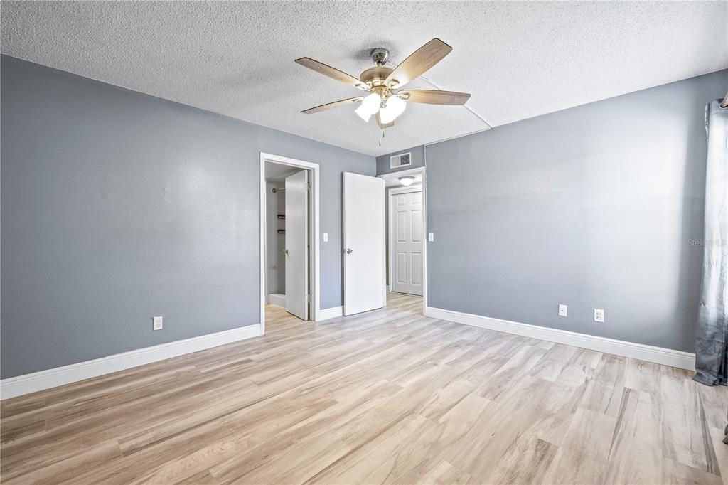Activo con contrato: $137,900 (2 camas, 2 baños, 1191 Pies cuadrados)