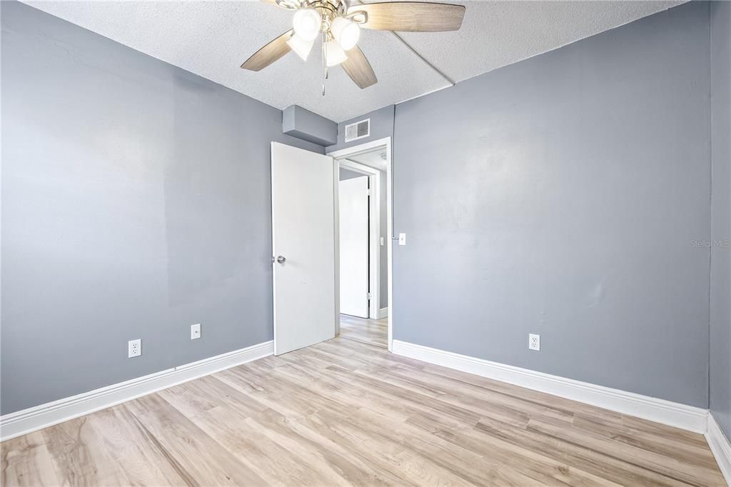 Activo con contrato: $137,900 (2 camas, 2 baños, 1191 Pies cuadrados)