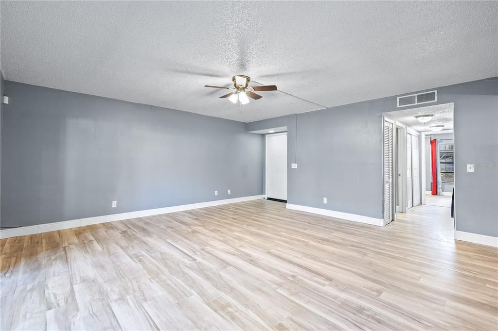 Activo con contrato: $137,900 (2 camas, 2 baños, 1191 Pies cuadrados)