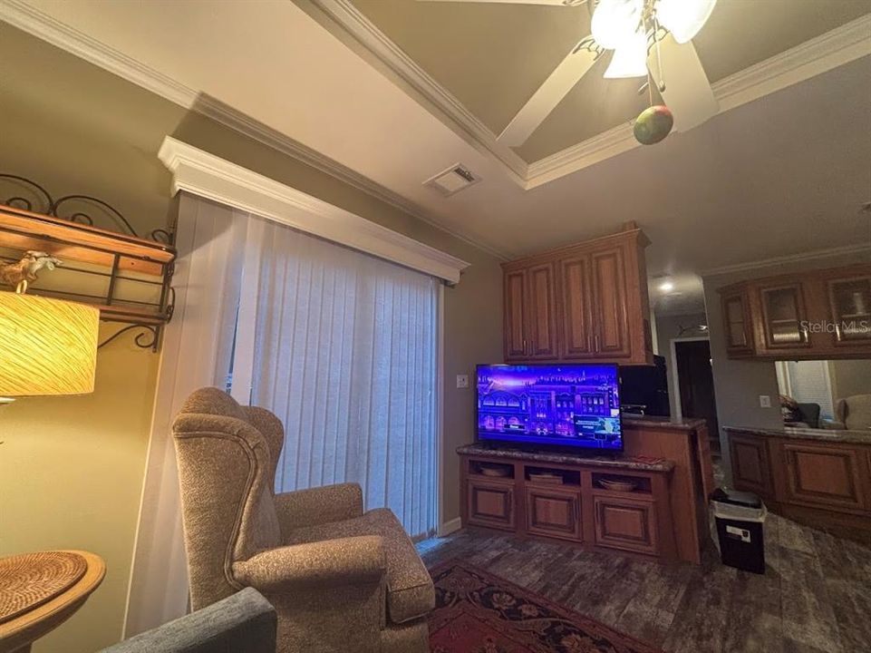 For Sale: $133,000 (1 beds, 1 baths, 518 Square Feet)