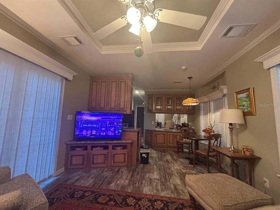 For Sale: $133,000 (1 beds, 1 baths, 518 Square Feet)
