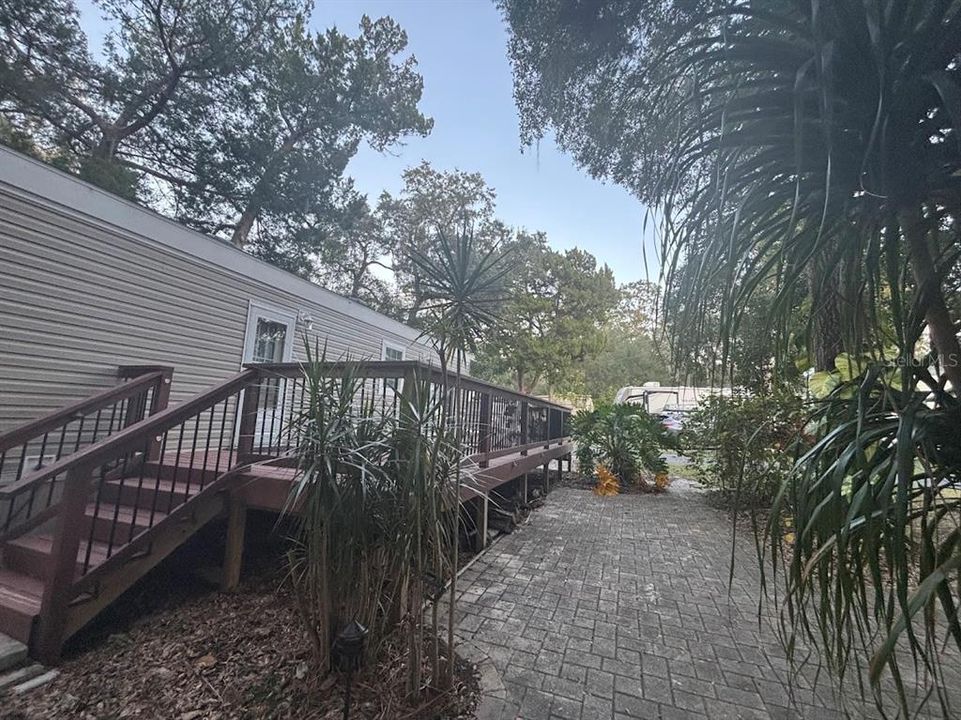 For Sale: $133,000 (1 beds, 1 baths, 518 Square Feet)