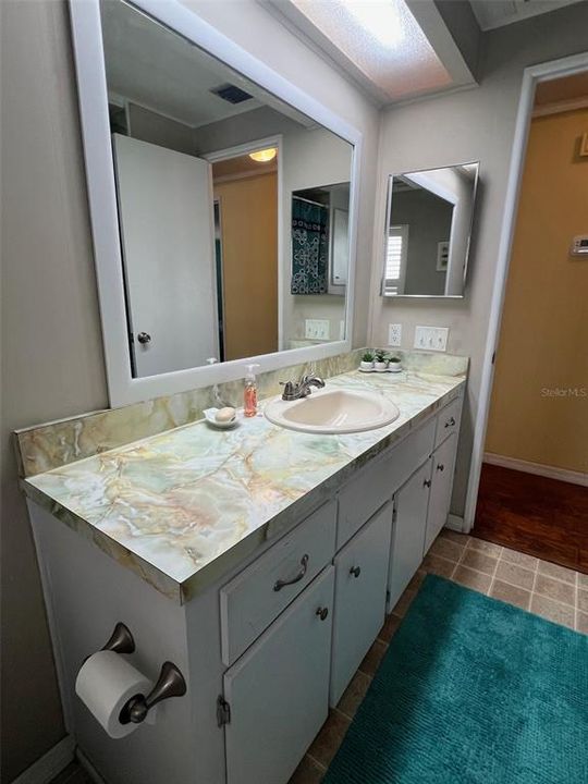 Active With Contract: $78,000 (2 beds, 2 baths, 912 Square Feet)