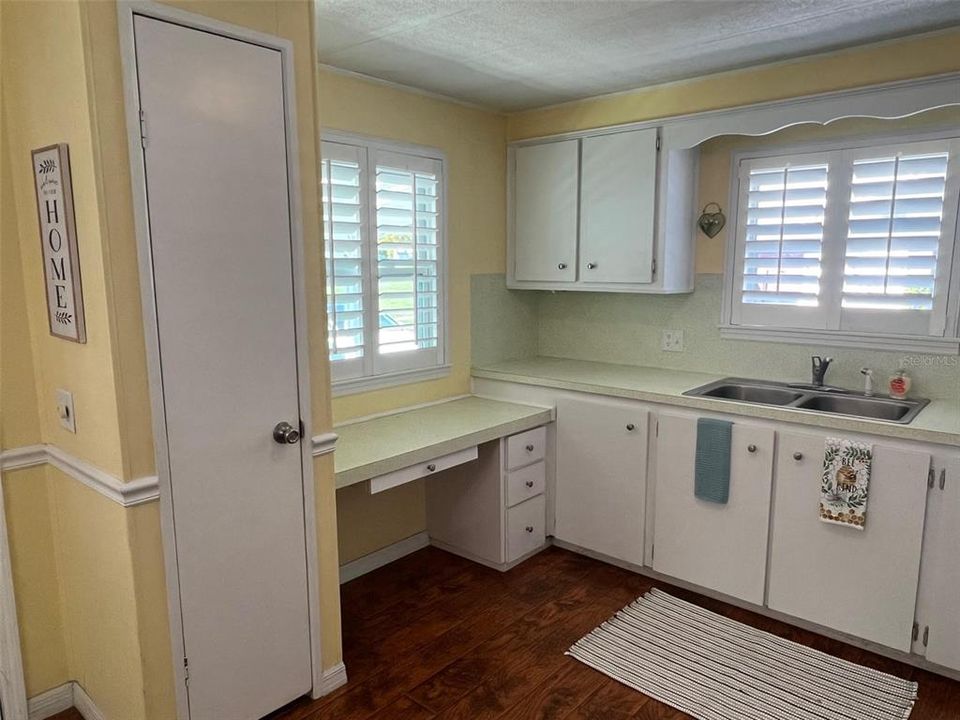 Active With Contract: $78,000 (2 beds, 2 baths, 912 Square Feet)