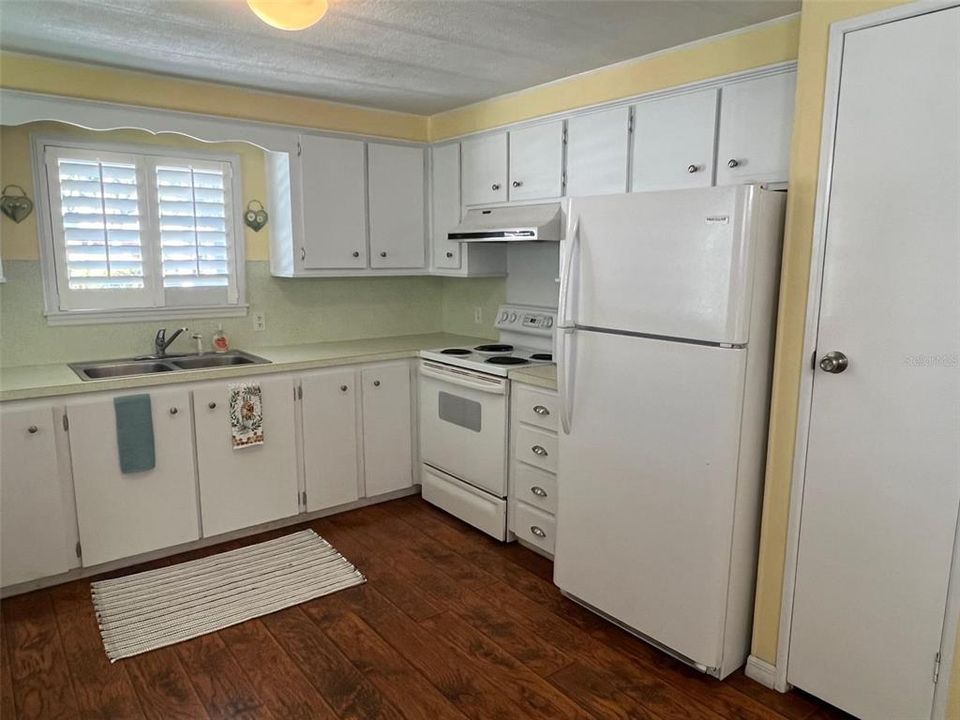 Active With Contract: $78,000 (2 beds, 2 baths, 912 Square Feet)