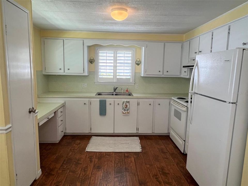 Active With Contract: $78,000 (2 beds, 2 baths, 912 Square Feet)
