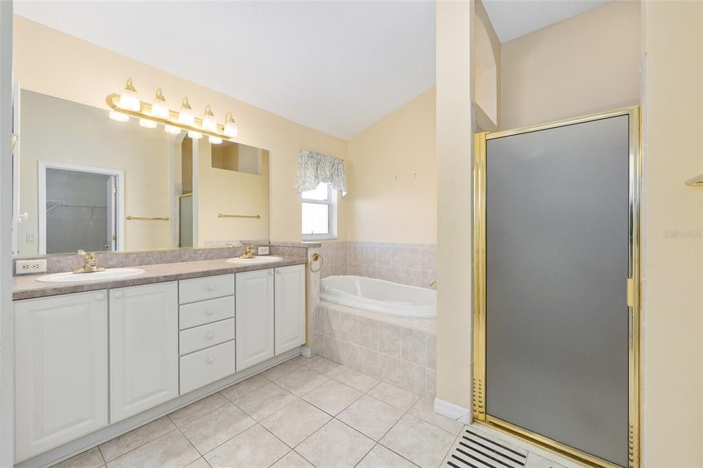 Active With Contract: $399,999 (3 beds, 2 baths, 2088 Square Feet)