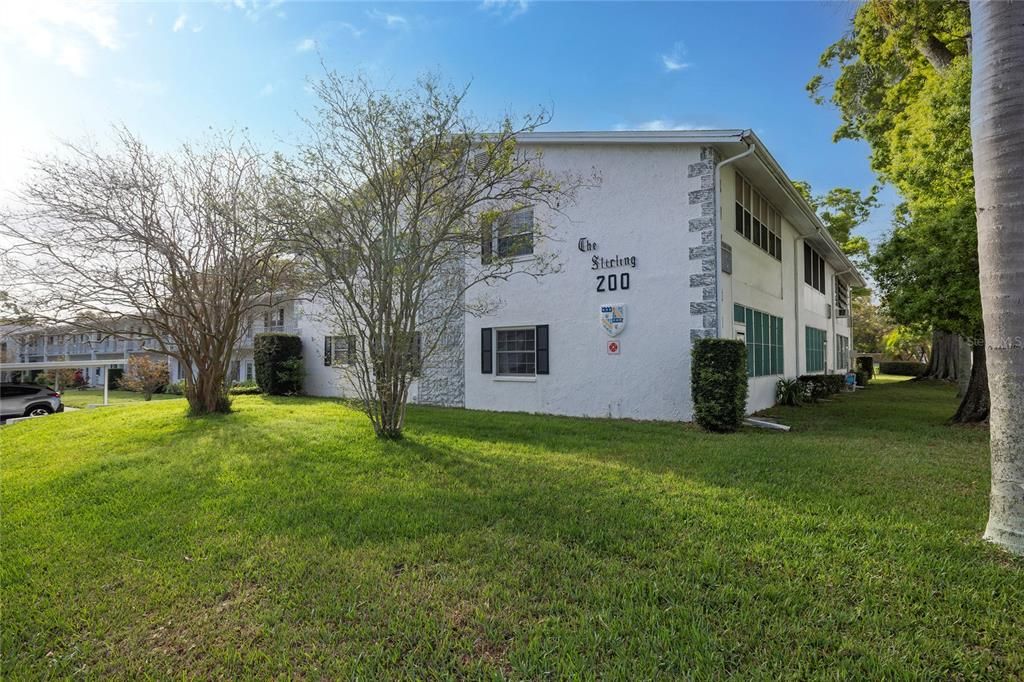 Active With Contract: $159,900 (2 beds, 2 baths, 970 Square Feet)