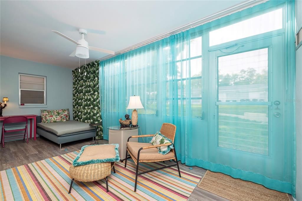 Active With Contract: $159,900 (2 beds, 2 baths, 970 Square Feet)