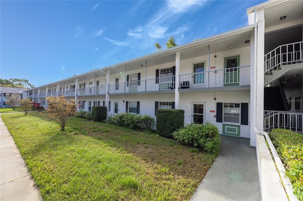 Active With Contract: $159,900 (2 beds, 2 baths, 970 Square Feet)