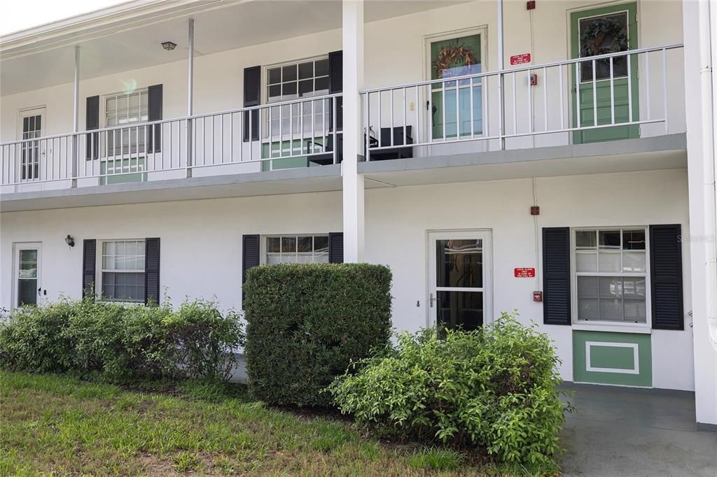 Active With Contract: $159,900 (2 beds, 2 baths, 970 Square Feet)