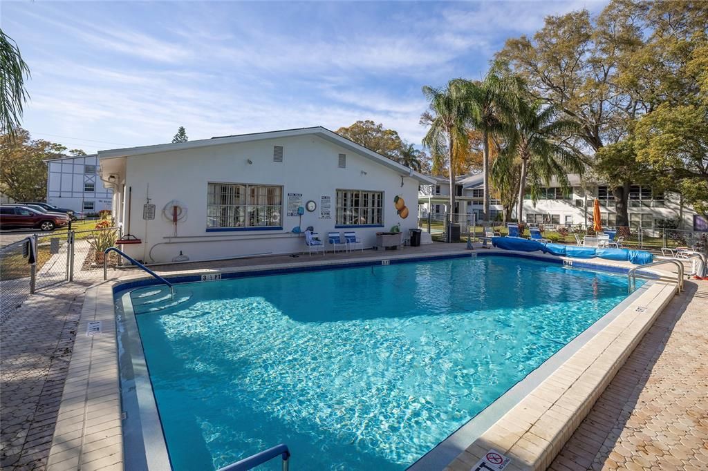 Active With Contract: $159,900 (2 beds, 2 baths, 970 Square Feet)