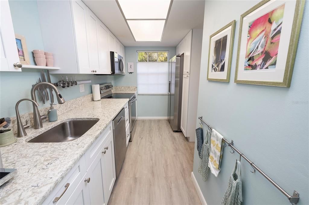 Active With Contract: $159,900 (2 beds, 2 baths, 970 Square Feet)