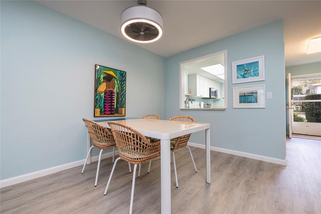 Active With Contract: $159,900 (2 beds, 2 baths, 970 Square Feet)