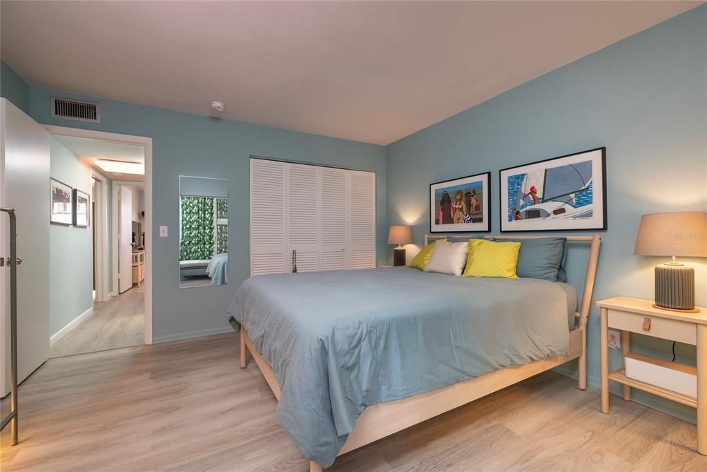 Active With Contract: $159,900 (2 beds, 2 baths, 970 Square Feet)