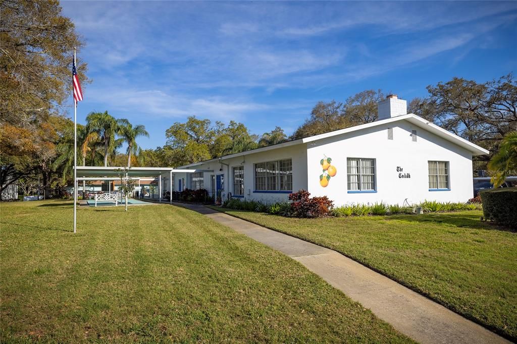 Active With Contract: $159,900 (2 beds, 2 baths, 970 Square Feet)