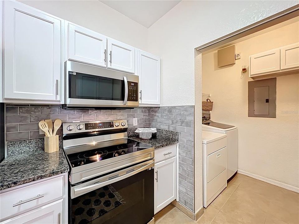 Active With Contract: $225,000 (3 beds, 2 baths, 1282 Square Feet)