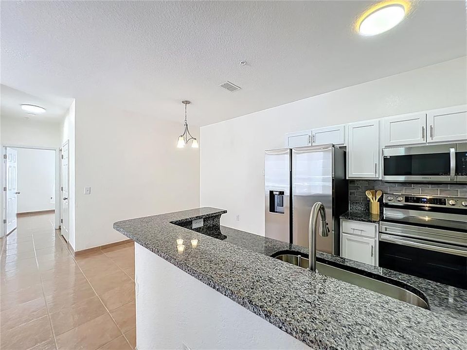 Active With Contract: $225,000 (3 beds, 2 baths, 1282 Square Feet)