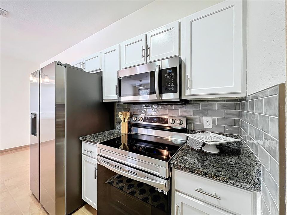 Active With Contract: $225,000 (3 beds, 2 baths, 1282 Square Feet)
