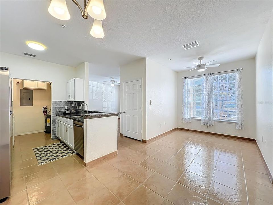 Active With Contract: $225,000 (3 beds, 2 baths, 1282 Square Feet)