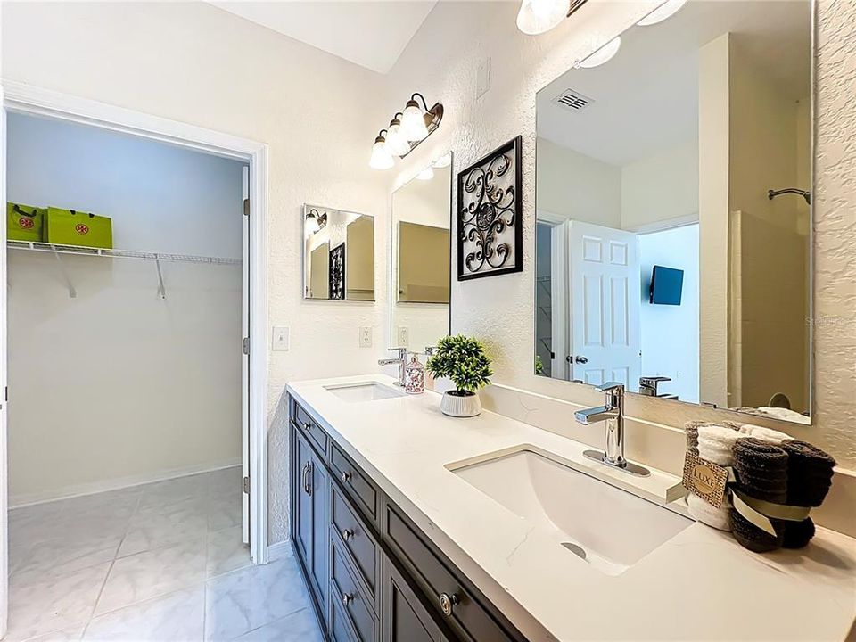 Active With Contract: $225,000 (3 beds, 2 baths, 1282 Square Feet)