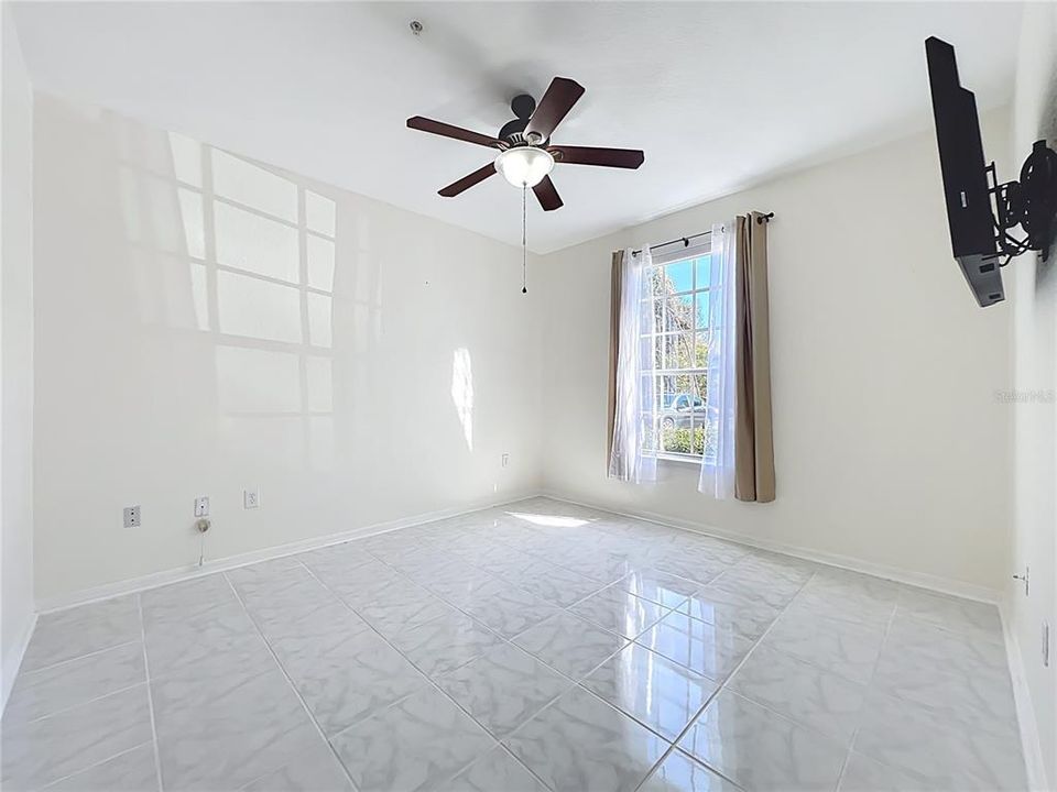Active With Contract: $225,000 (3 beds, 2 baths, 1282 Square Feet)