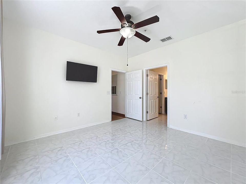 Active With Contract: $225,000 (3 beds, 2 baths, 1282 Square Feet)