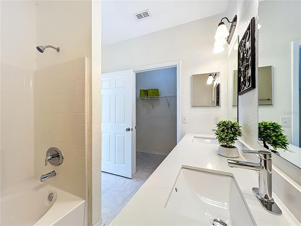 Active With Contract: $225,000 (3 beds, 2 baths, 1282 Square Feet)