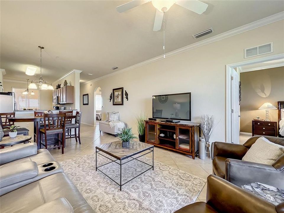 For Rent: $2,100 (2 beds, 2 baths, 1121 Square Feet)