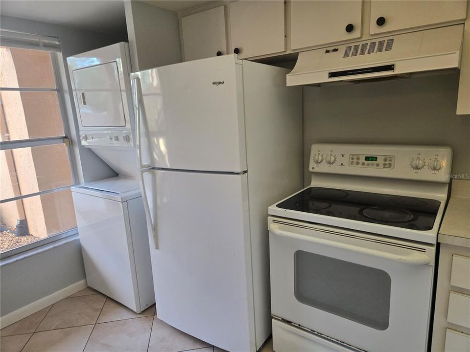 На продажу: $129,900 (2 спален, 2 ванн, 947 Квадратных фут)