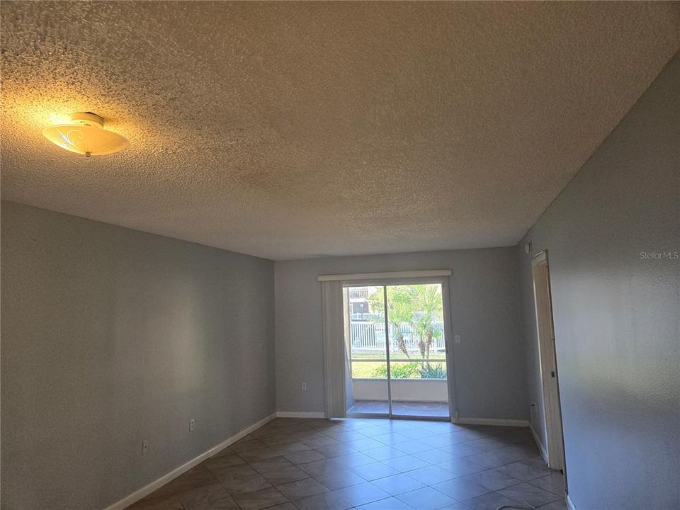 На продажу: $129,900 (2 спален, 2 ванн, 947 Квадратных фут)