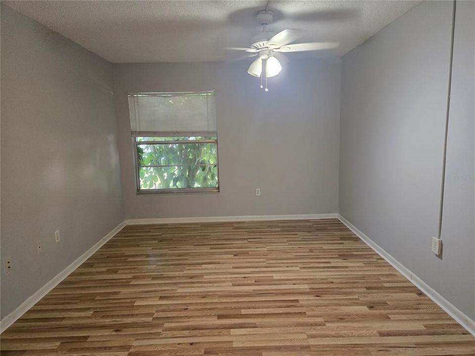 На продажу: $129,900 (2 спален, 2 ванн, 947 Квадратных фут)