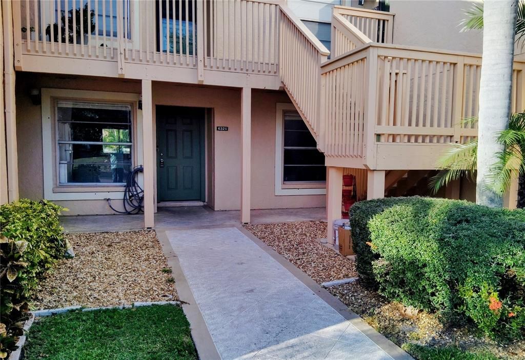 На продажу: $129,900 (2 спален, 2 ванн, 947 Квадратных фут)