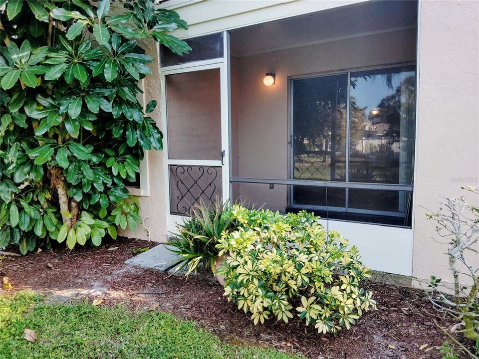 На продажу: $129,900 (2 спален, 2 ванн, 947 Квадратных фут)