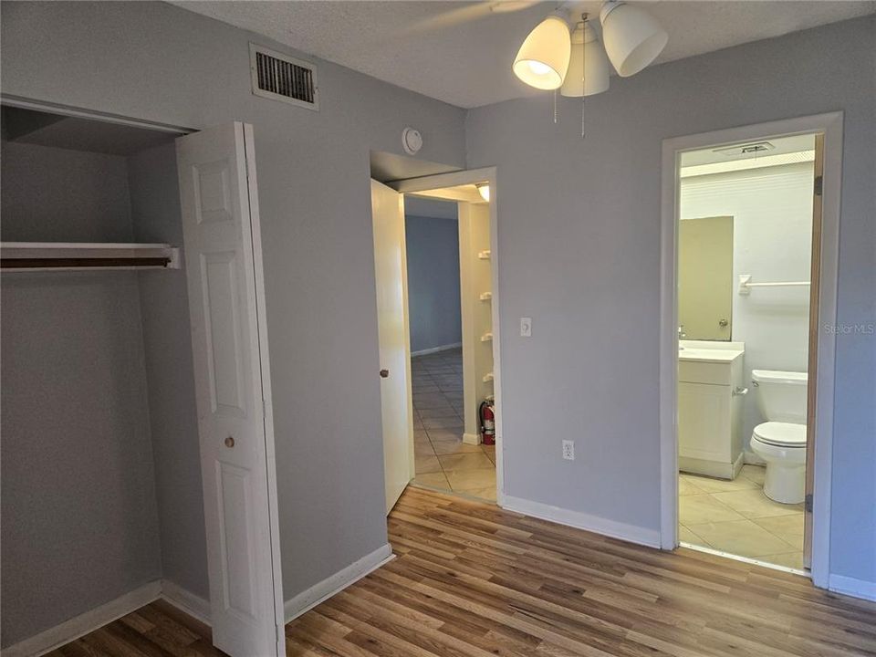 На продажу: $129,900 (2 спален, 2 ванн, 947 Квадратных фут)