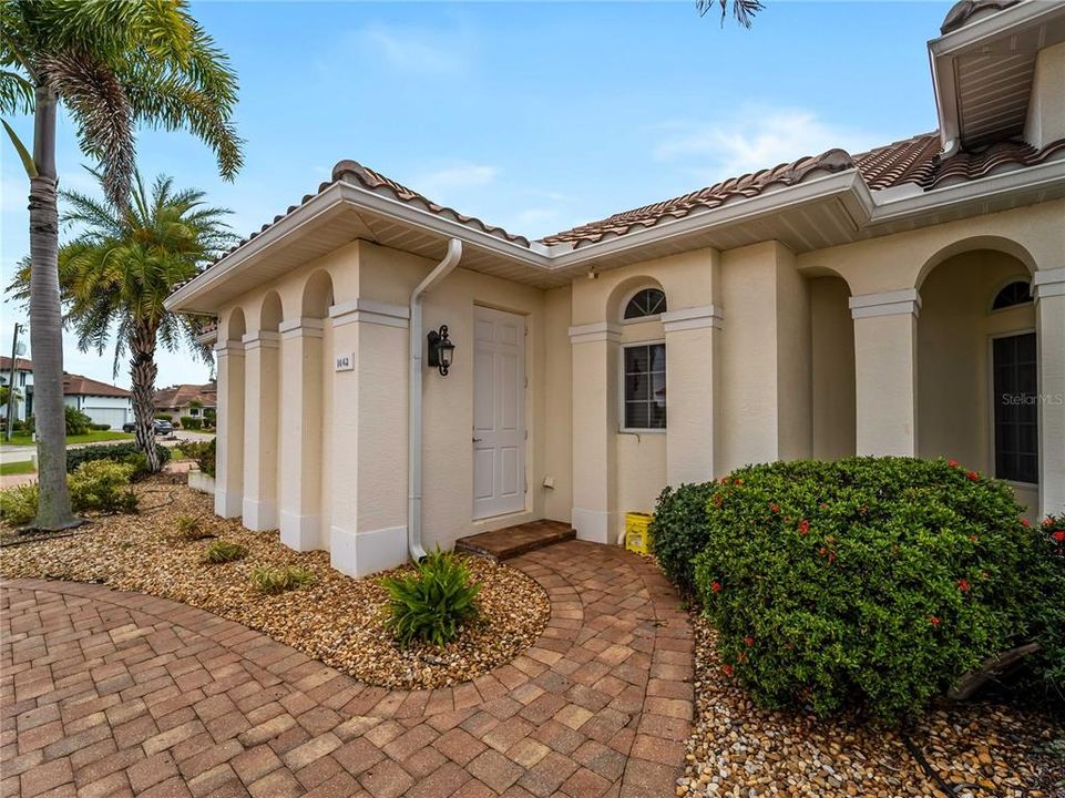 For Sale: $2,199,000 (4 beds, 3 baths, 4210 Square Feet)