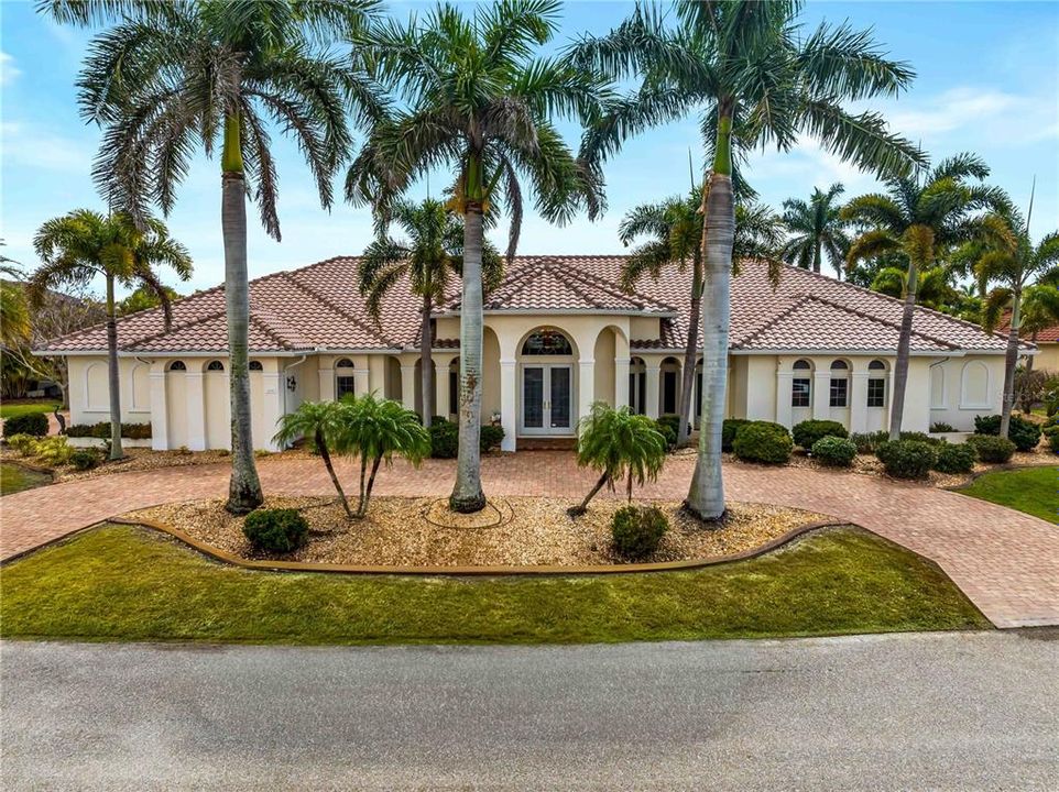 For Sale: $2,199,000 (4 beds, 3 baths, 4210 Square Feet)