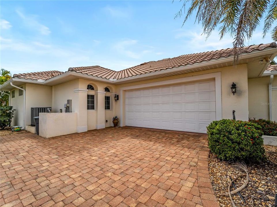 For Sale: $2,199,000 (4 beds, 3 baths, 4210 Square Feet)