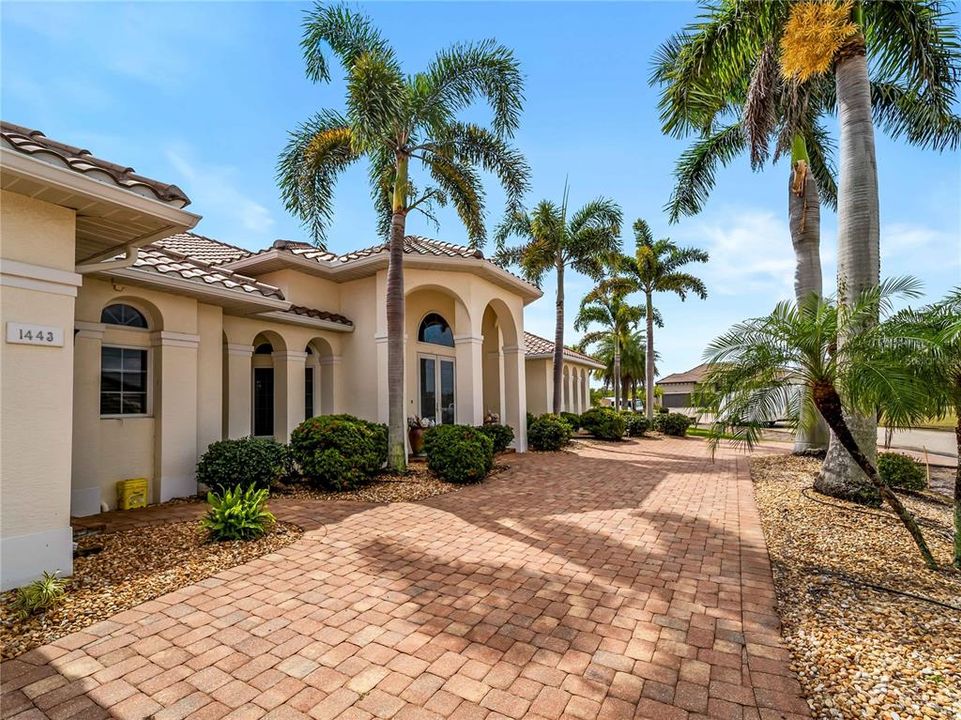 For Sale: $2,199,000 (4 beds, 3 baths, 4210 Square Feet)