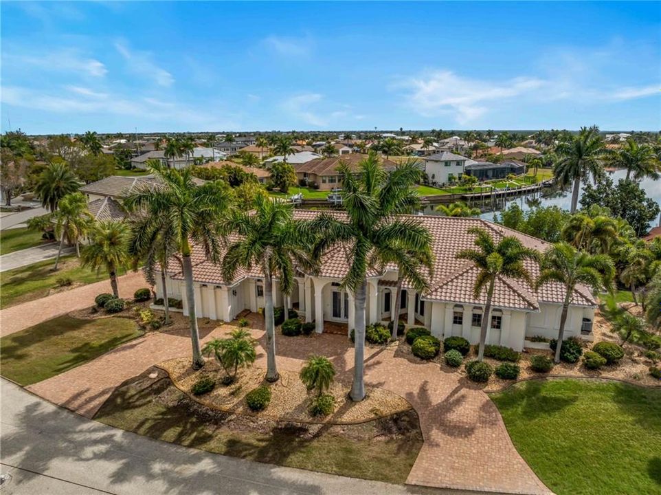 For Sale: $2,199,000 (4 beds, 3 baths, 4210 Square Feet)