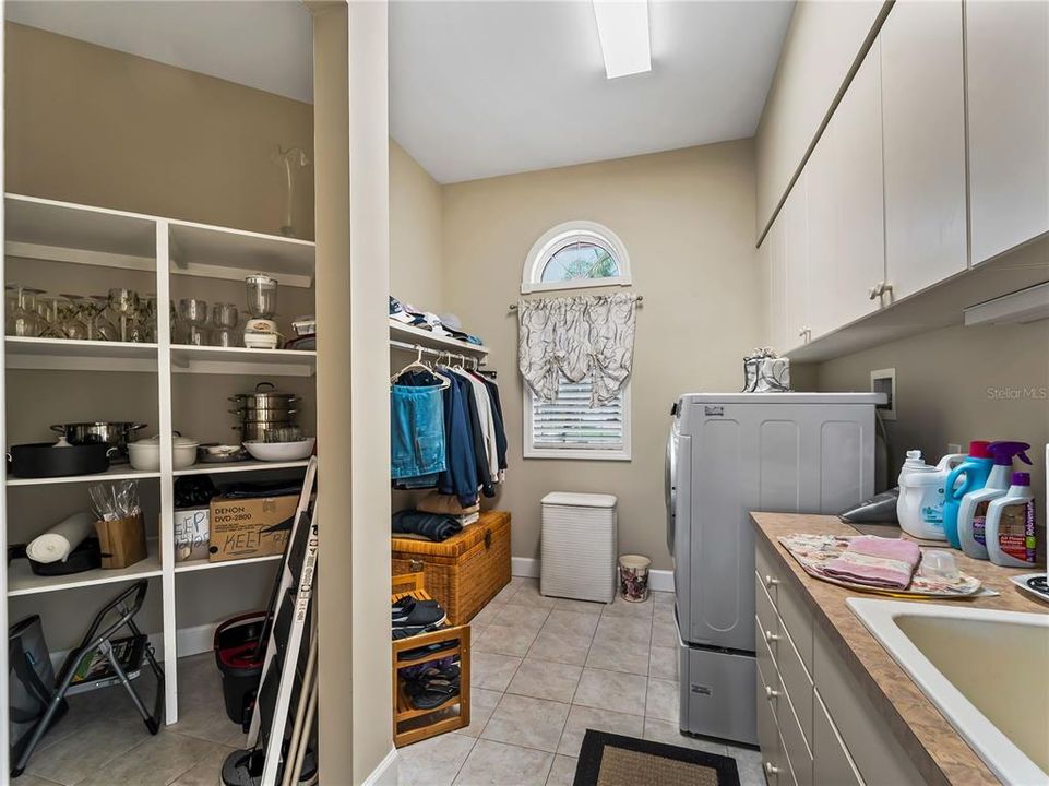 For Sale: $2,199,000 (4 beds, 3 baths, 4210 Square Feet)
