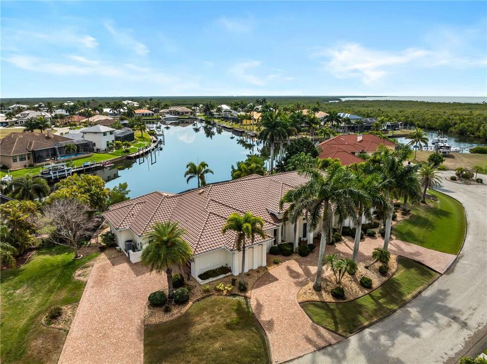 For Sale: $2,199,000 (4 beds, 3 baths, 4210 Square Feet)