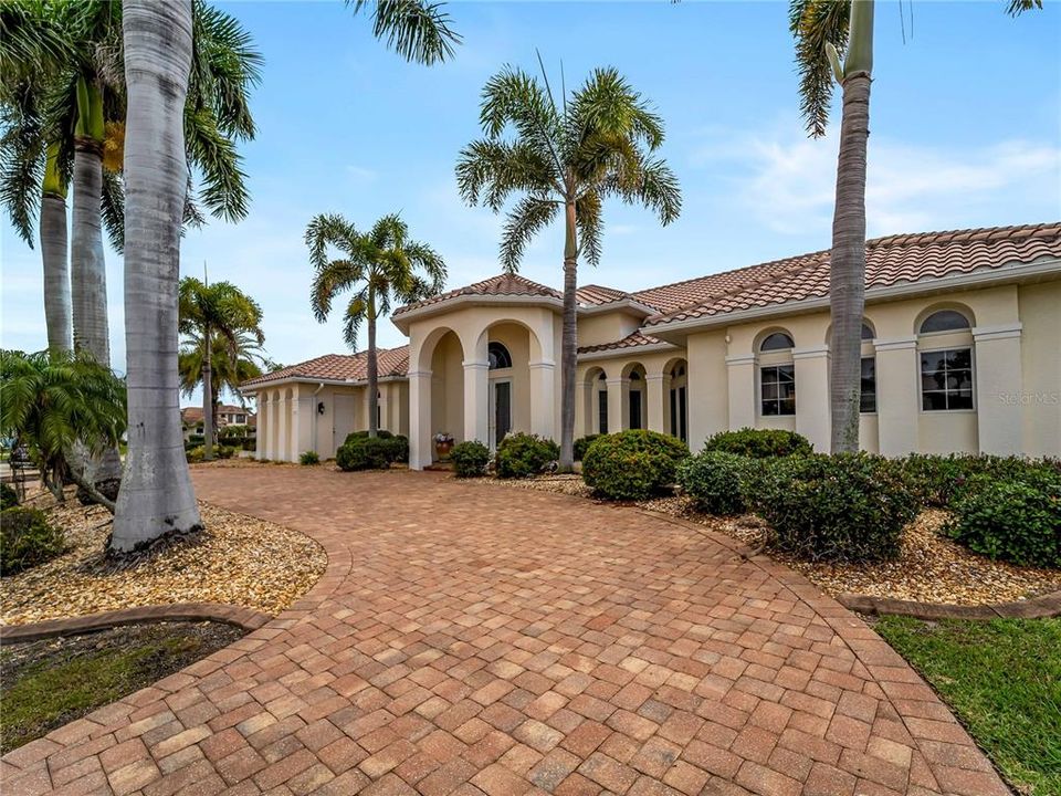 For Sale: $2,199,000 (4 beds, 3 baths, 4210 Square Feet)