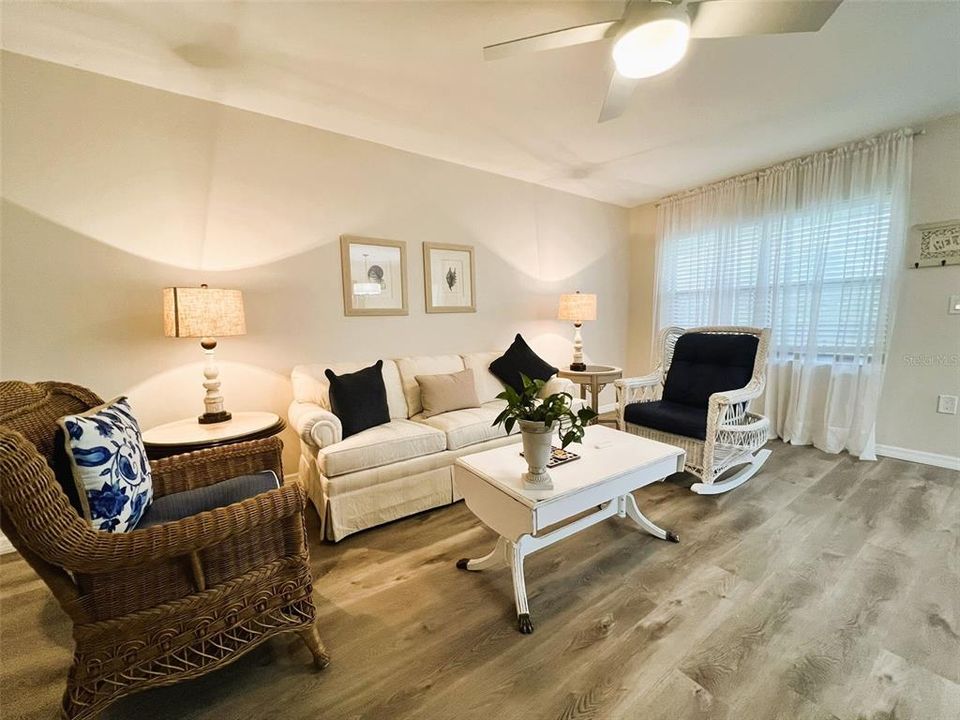 出租: $1,350 (1 贝兹, 1 浴室, 924 平方英尺)