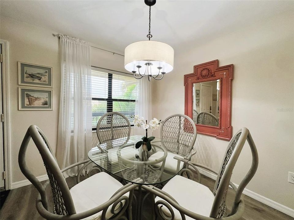 出租: $1,350 (1 贝兹, 1 浴室, 924 平方英尺)